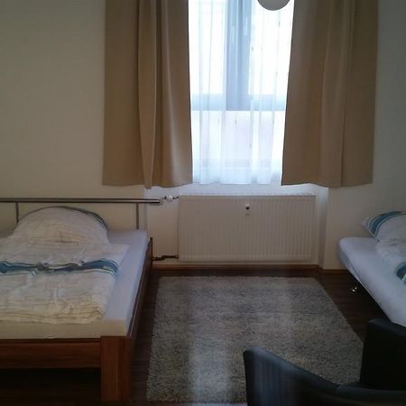 Ferienwohnung Fiwa FeWo-1 und FeWo-2 Pirmasens Zimmer foto