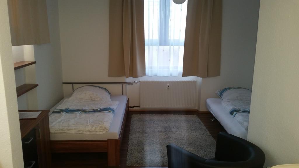 Ferienwohnung Fiwa FeWo-1 und FeWo-2 Pirmasens Zimmer foto