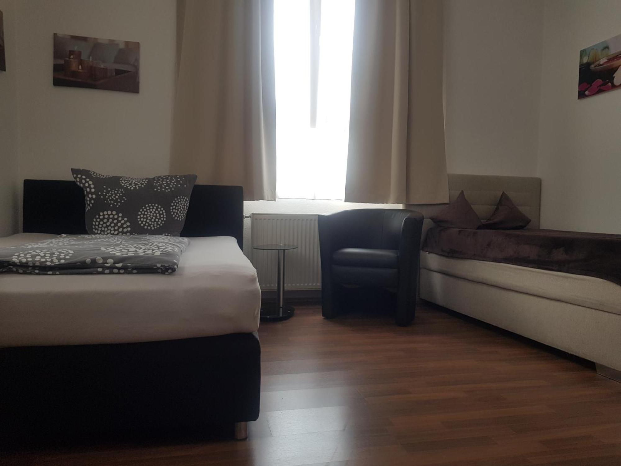 Ferienwohnung Fiwa FeWo-1 und FeWo-2 Pirmasens Zimmer foto